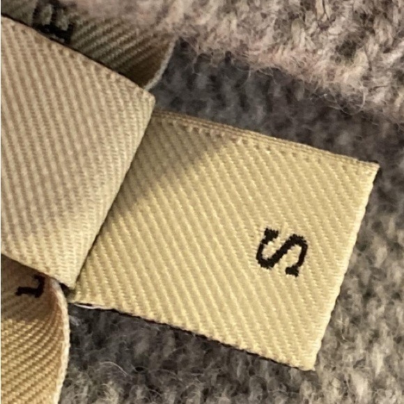 Authentic Burberry Mens Gray Long Sleeve
Pullover Sweater Size S Merino Wool - Picture 5 of 15